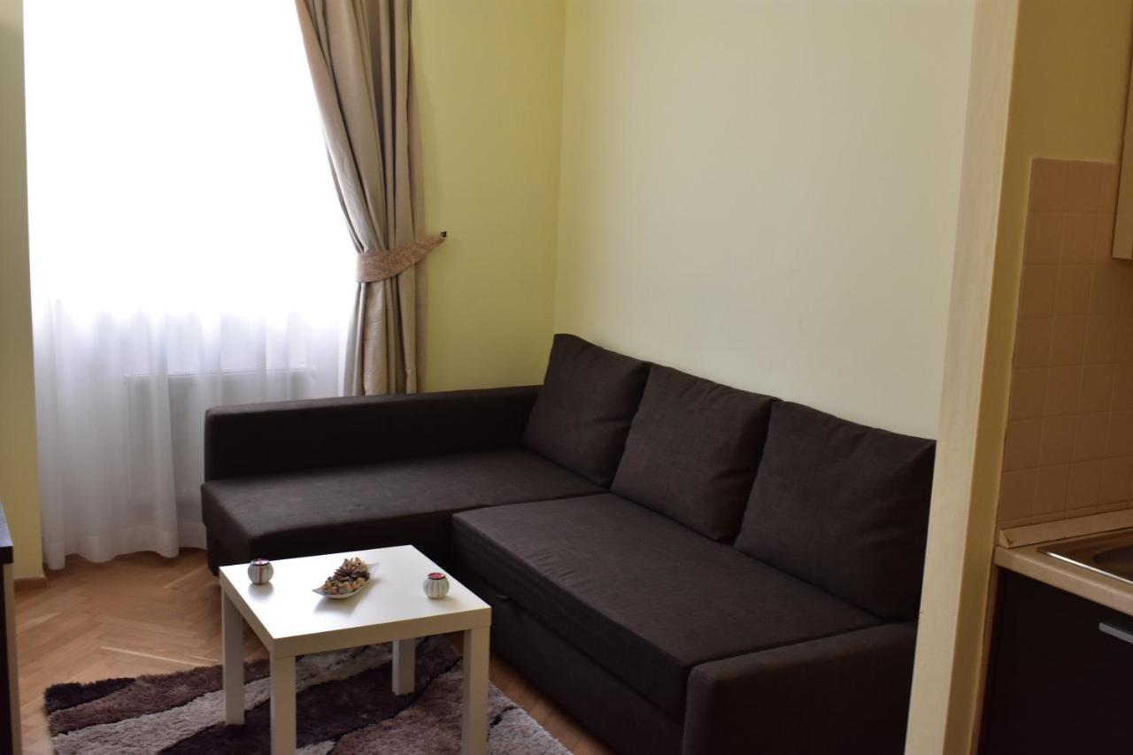 Vikroria - Halkova 5 Apartment