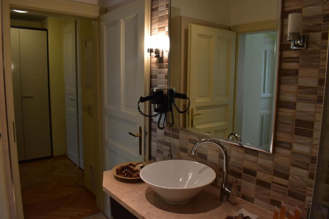 Vikroria - Halkova 5 * Prague