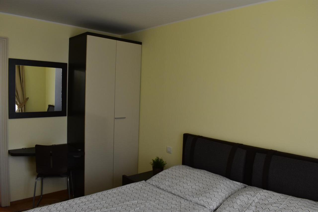 Vikroria - Halkova 5 * Prague