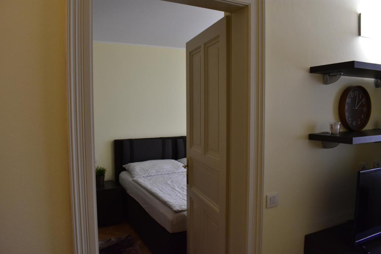 Vikroria - Halkova 5 Apartment