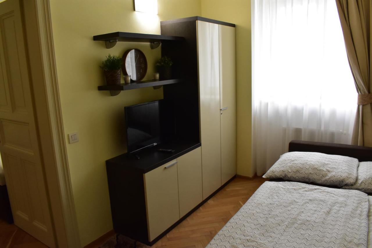 Vikroria - Halkova 5 * Prague