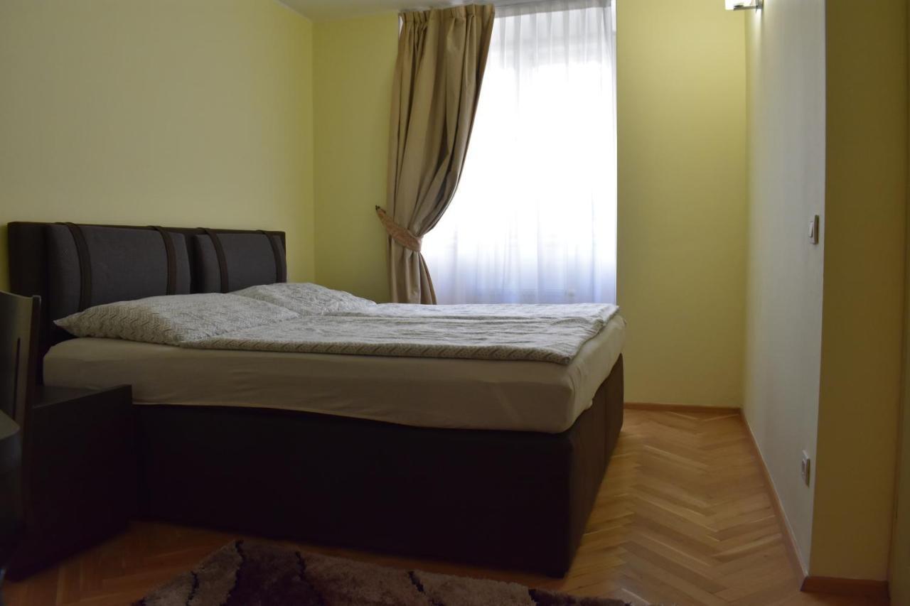 Apartment Vikroria - Halkova 5 Prague